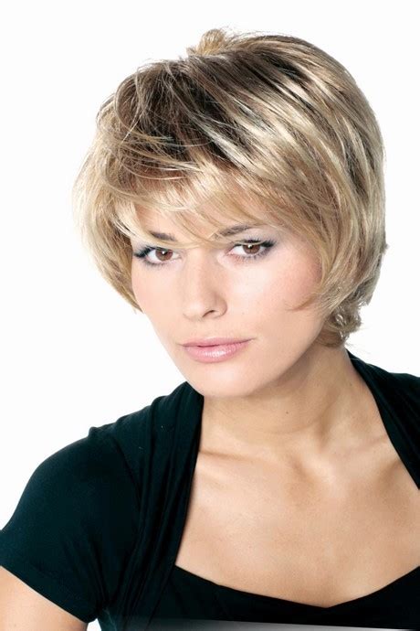 Coupe cheveux court femme 60 ans 2020