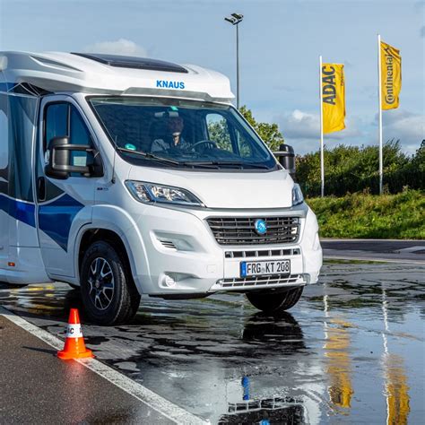 Der gang zur zulassungsbehörde ist immer mit zeit verbunden. ADAC Wohnmobil & Caravan-Training | ADAC Südbayern