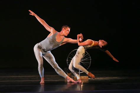 Modern Dance Company Entertains With Its Varied Performances The