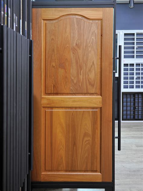 Bedroom doors play their role like a keeper to prevent any intrusion or disruption. Solid Naytoh Classic Bedroom Door - TD30 | Classic Doors ...