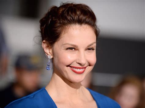 Ashley Judd Accuses Harvey Weinstein Of Sexual Harassment Business