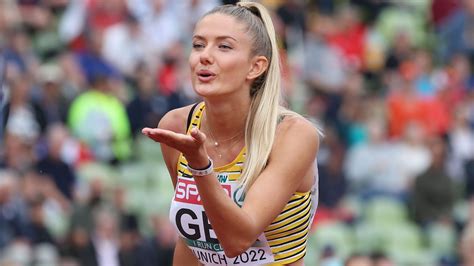 German Sprinter Alica Schmidt Goes Viral With Hurdles Warmup