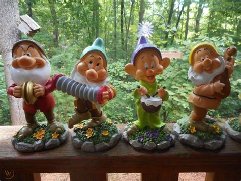 Lot Of 7 Dwarfs Disney Snow White And The Seven Dwarfs Garden Statues