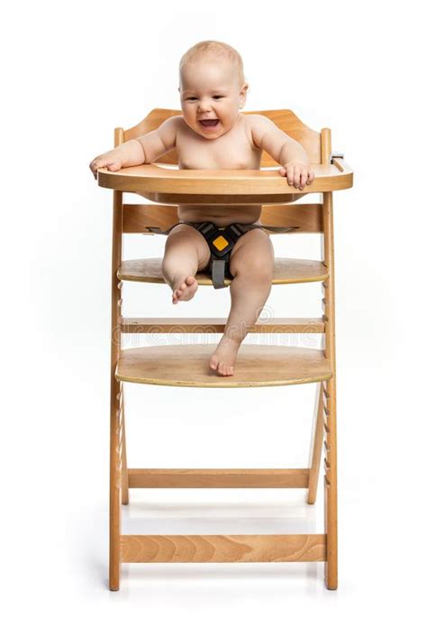 In diesem artikel beschäftigen wir uns mit den ursachen von schwarzen flecken bei erwachsenen und baby stuhl. Nettes Glückliches Babykind, Das Im Stuhl Sitzt Stockbild ...