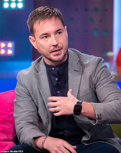 Martin compston is a scottish professional footballer turned actor who is widely known for his role as detective sergeant steve arnott in the crime drama line of duty. Line Of Duty star Martin Compston brushes aside his recent ...
