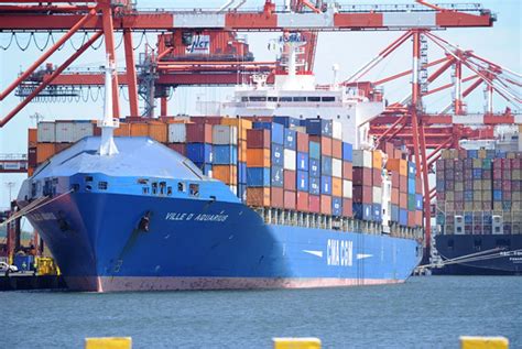 Search of container ship docked in Newark turns up no sign of stowaways ...