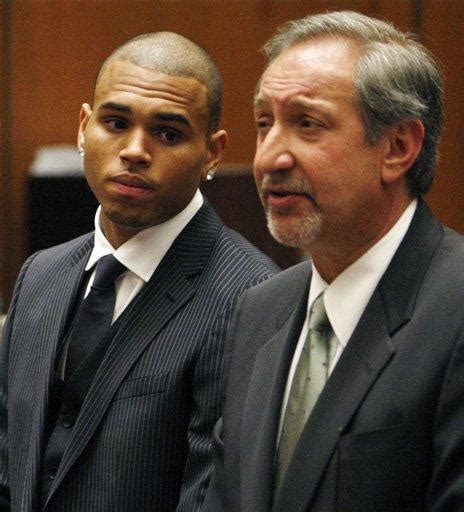 Chris Brown In New Trouble Over Rihanna Beating Case