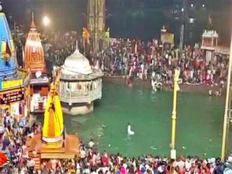 Somvati Amavasya Over 75 Lakh Devotees Take Holy Dip In Ganges Somvati Amavasya At Least 7