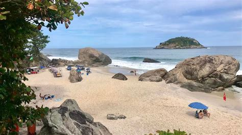 Conheça as praias de nudismo mais famosas do Brasil