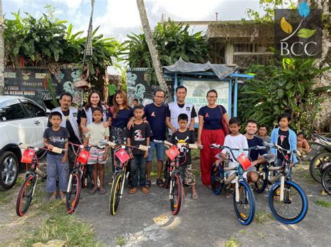 Vino main sama anak kecil ngebayangin kalau nanti punya anak. Bantuan Dana Untuk Anak Sekolah | PETA JATIM