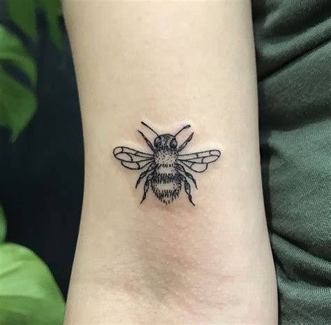 150 Beautiful Bee Tattoos Designs With Meanings 2021 Tattoosboygirl