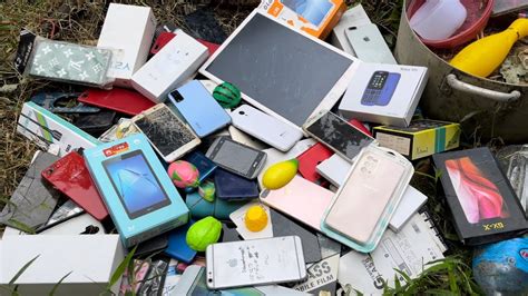 Restoring Abandoned Destroyed Phone Found A Lot Of Broken Phones I