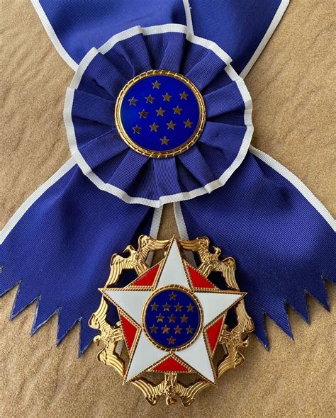 Us Presidential Medal Of Freedom With Distinction Sash Version Order Badge Rare Ebay