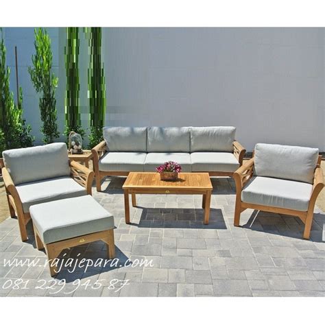 Meja makan tersebut terbuat dari berbagai macam bahan mulai dari meja makan kayu, meja makan besi, meja makan kaca, dan masih banyak lagi yang lainnya. Harga Kursi Tamu Minimalis Dari Kayu Jati - rajajepara.com