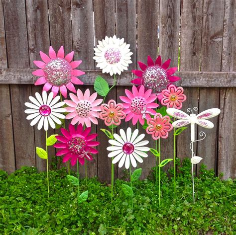30 Metal Yard Art Flowers