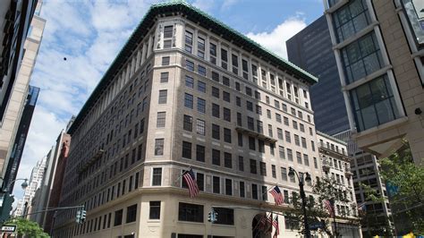 Lord And Taylor One Of Oldest Department Stores Files For Bankruptcy