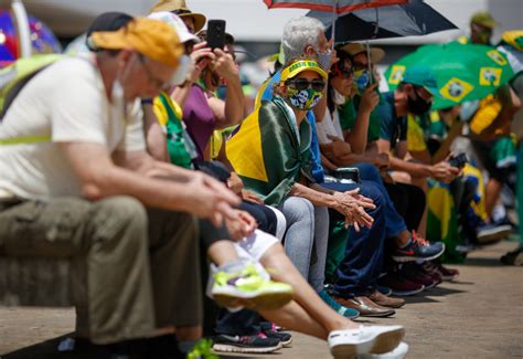 Eu não tenho nenhum fato relevante que eu possa falar que houve fraude nas urnas eletrônicas, eu não posso desconfiar. Bolsonaristas fazem ato em Brasília pedindo voto impresso ...