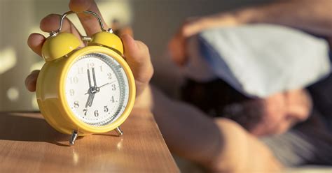 Heres What That Snooze Button Is Really Doing For Your Sleep Huffpost