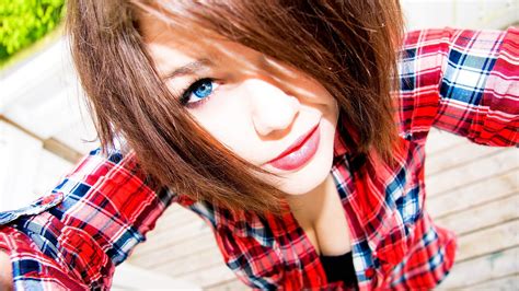 Wallpaper Id 1626722 Women Closeup Blue Eyes Brunette Face Cleavage 1080p Selfies Free