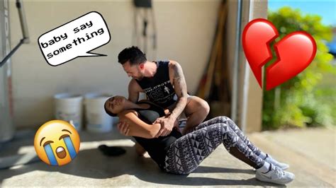 Passing Out While Working Out Prank On Boyfriend Cute Reaction Youtube