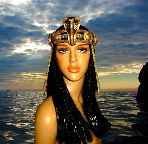 egyptian queen cleopatra crown