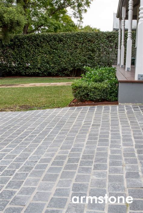 Mesh And Loose Cobblestones For Outdoor Areas Cobblestone Driveway