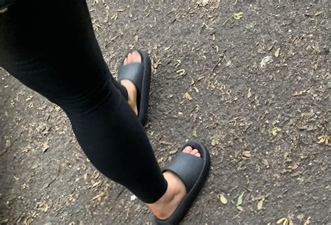 rainy walk with sexy bbw feet she knew exactly what to wear r candidsandal