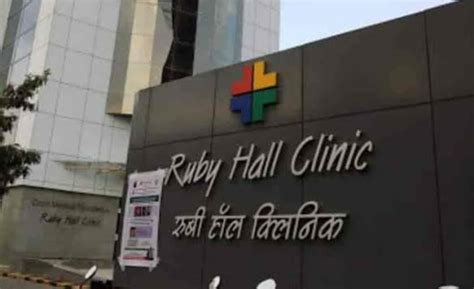Pune Ruby Hall Clinic Ward Boy Booked For Stealing Gold Chain Worth