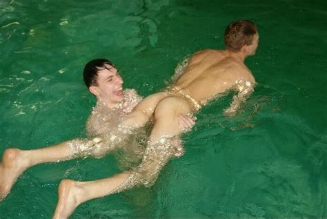 Garotos Nus Na Piscina Fazendo Orgia Homem Pelado Naked Men Hombre Desnudo