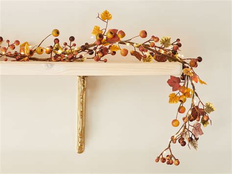 14 Autumn Garlands That Are Perfect For Your Home