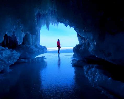 10 Spectacular Ice Caves You Can Visit Year Round Frozen Photos Great Lakes Region Weather