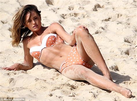 Australias Hottest Beach Babe Newly Engaged Jesinta Campbell Smoulders In Shoreside Photo