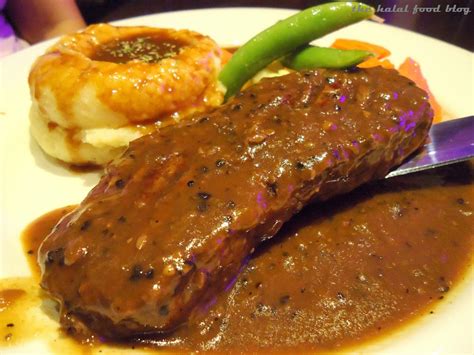 Stadthuys, malacca jonkerhouse'a 2 dakikalık yürüme mesafesindedir. Makan In Malacca Part 3: Hard Rock Cafe - The Halal Food Blog