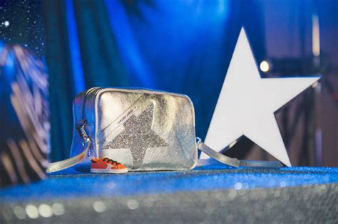 See more of 골든구스 on facebook. 골든구스, 편안함과 도시적인 디자인의 20F/W 스타백(STAR BAG) 출시 ...