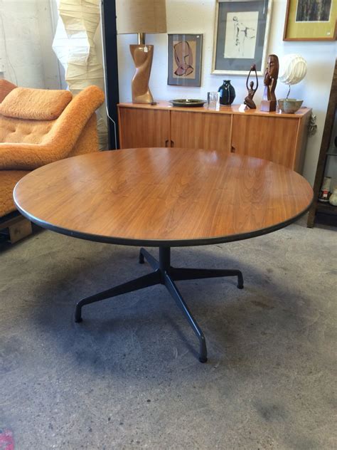 Ryan anderson serves as vice president of global research and insights at herman miller, where his team focuses on gaining and sharing insights to help herman miller. Herman Miller table with segmented base | Dining sets ...