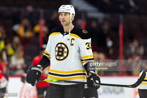 Chara Boston Bruins Photos And Premium High Res Pictures Getty Images
