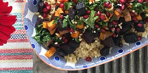 Combine greens, roasted vegetables and quinoa; Nutritious salads - Women's Running