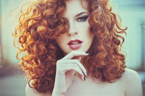 Девушка с рыжими кудрявыми волосами 55 фото