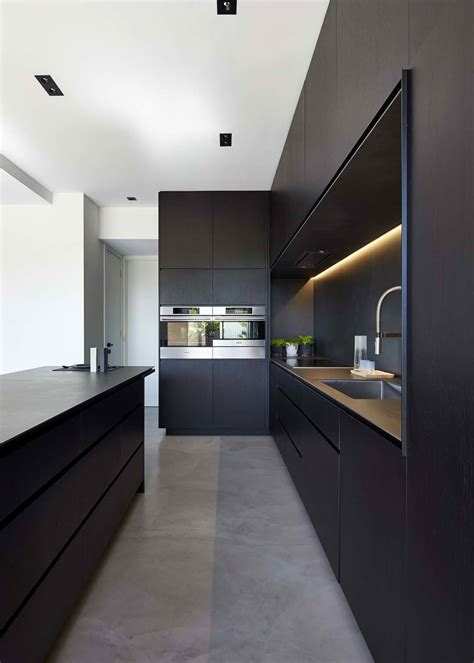 43 Dramatic black kitchens that make a bold statement