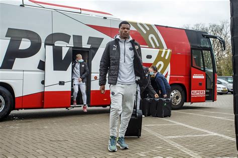 If you're searching for player profile of another player with the name denzel. Dumfries in beeld bij Everton - Voetbal International