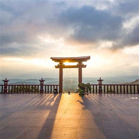 Hoa hậu lương thùy linh thừa hưởng nhiều nét đẹp từ mẹ. (Tiếng Việt) THÁC DAMBRI - LINH QUY PHÁP ẤN TỰ - CỔNG TRỜI ...