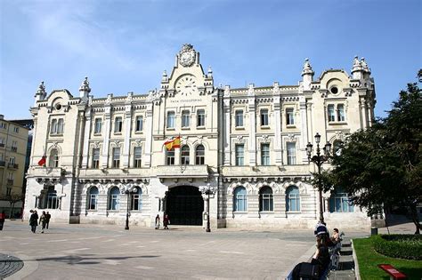 I september 2010 købte santander bank zachodni wbk fra allierede irske banker. File:Santander.Ayuntamiento.jpg - Wikimedia Commons