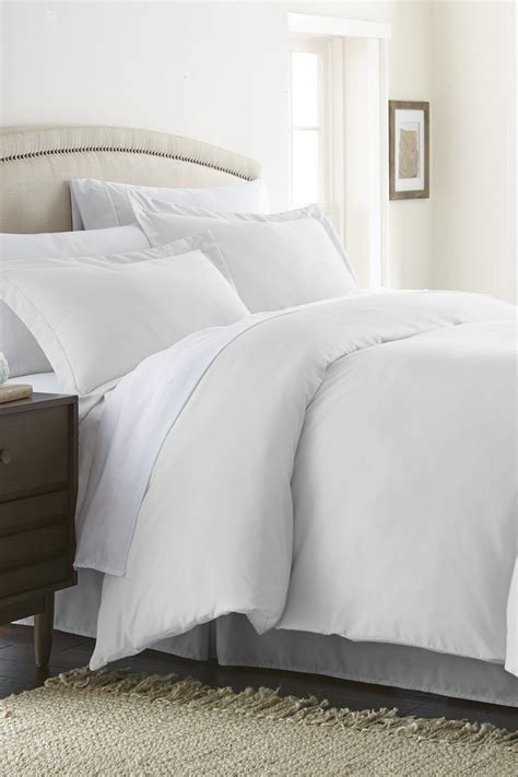 IENJOY HOME Home Collection Premium Ultra Soft Piece Full Queen Duvet Cover Set White