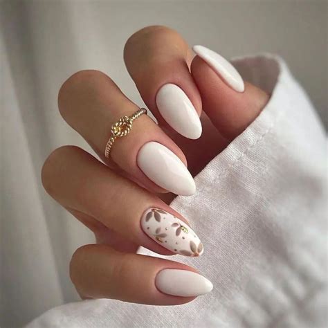 Embracing Elegance The Chicest Mid Length Nails For Divagaze Com