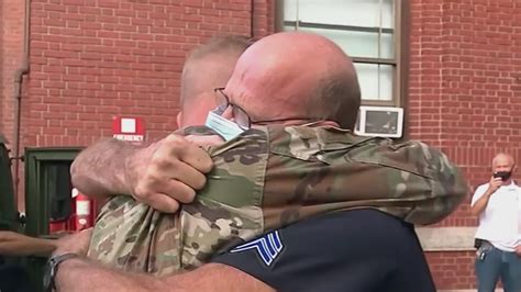 En Video El Emotivo Reencuentro De Un Hijo Militar Con Su Padre