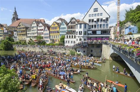 Wer sich für grüne politik interessiert, hat zahlreiche möglichkeiten, bei uns hineinzuschnuppern. Tübingen: Stocherkahnrennen lockt zahlreiche Schaulustige ...