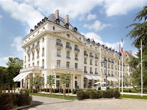 The grand trianon (french pronunciation: Trianon Palace - ABC Salles