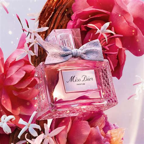 Miss Dior Parfum Notes Fleuries Fruitées Et Boisées Intenses De Dior