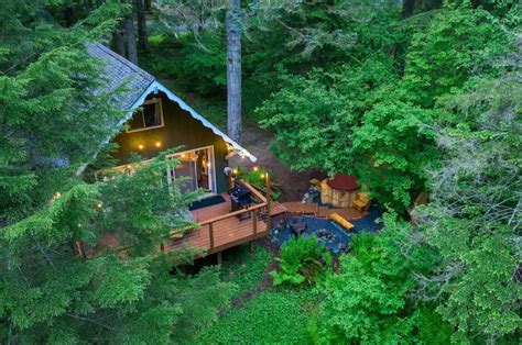 25+ Most Romantic Cabins in Washington State (& Best Cabins for Groups