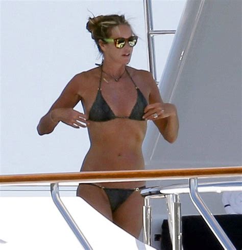 Year Old Elle Macpherson Proves She Is Still The Body Protothemanews Com